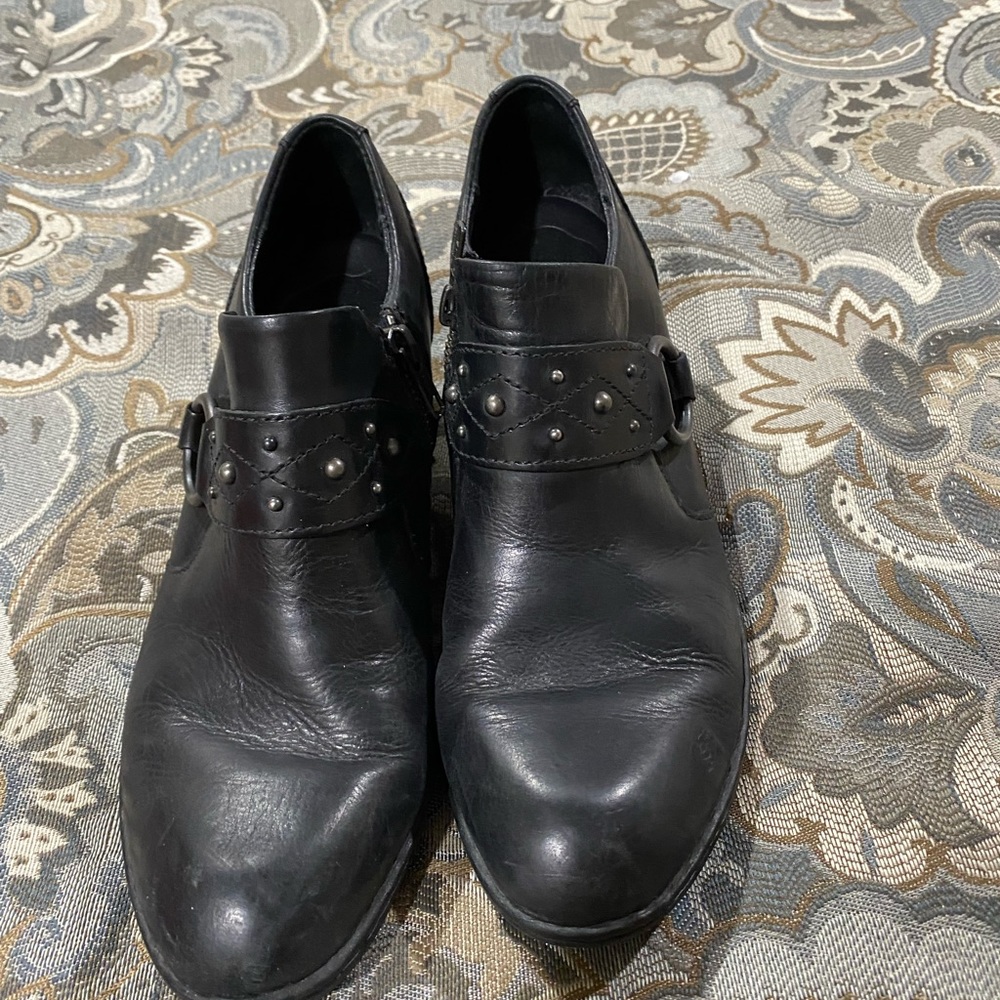 EUC Born black leather booties.